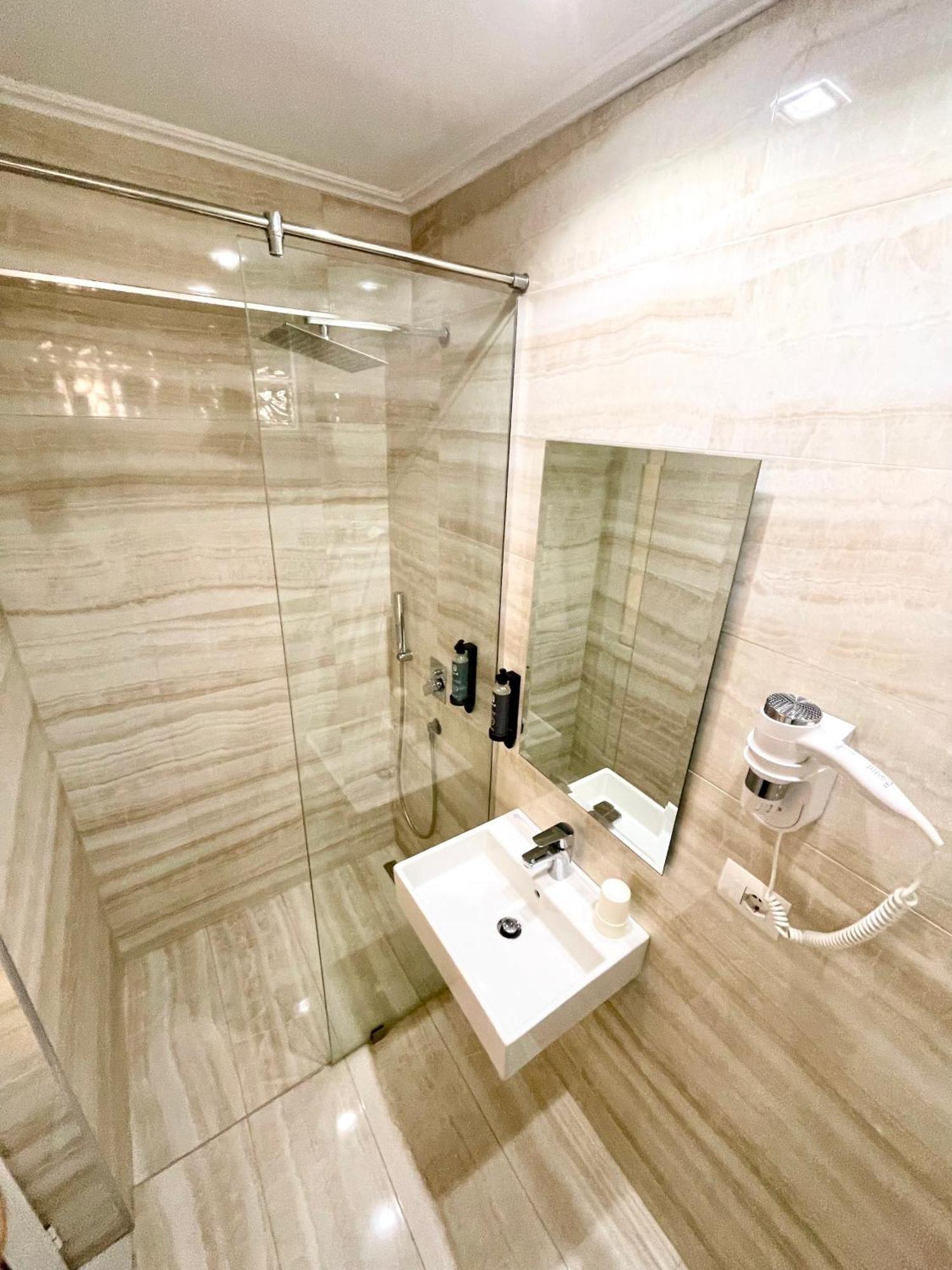 Hotel Aulona Sarandë 외부 사진